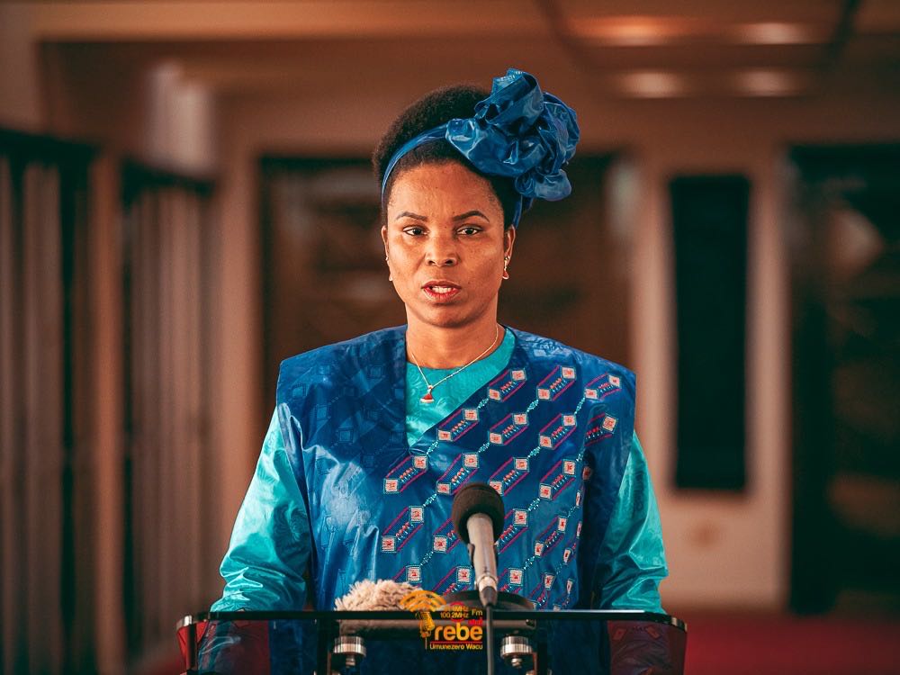 DÉMENTI : La Première Dame du Burundi, Angéline Ndayishimiye, dément les rumeurs concernant la saisie présumée de son peigne à l’aéroport international Melchior